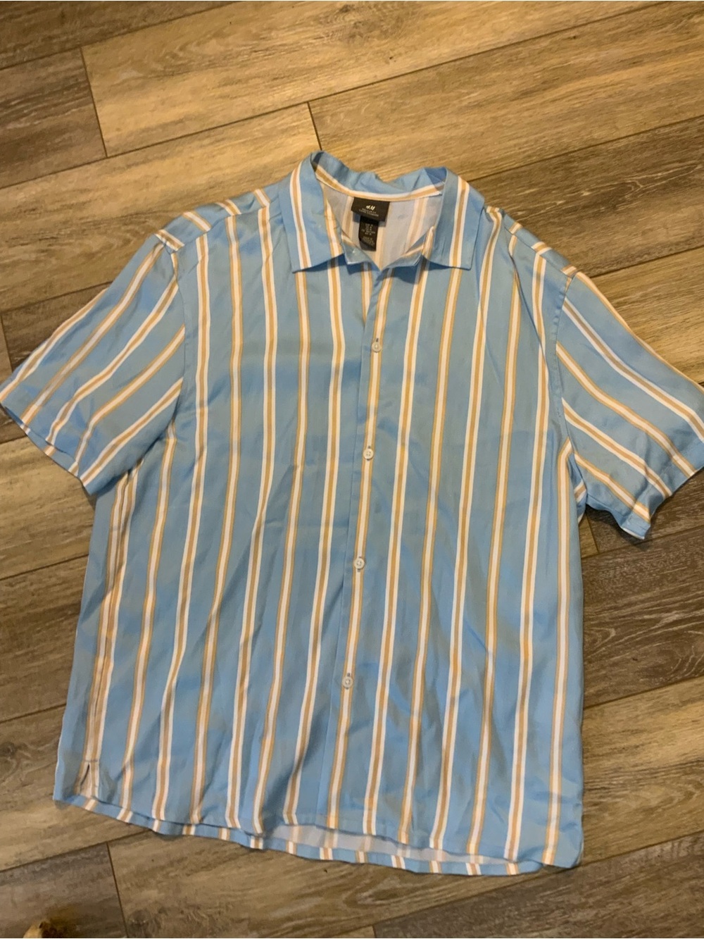 H&M Regular fit Vertical Stripe Short Sleeve Button-Down. Size M
